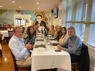 Saludando al Presidente y Tesorero del Centro Gallego de México